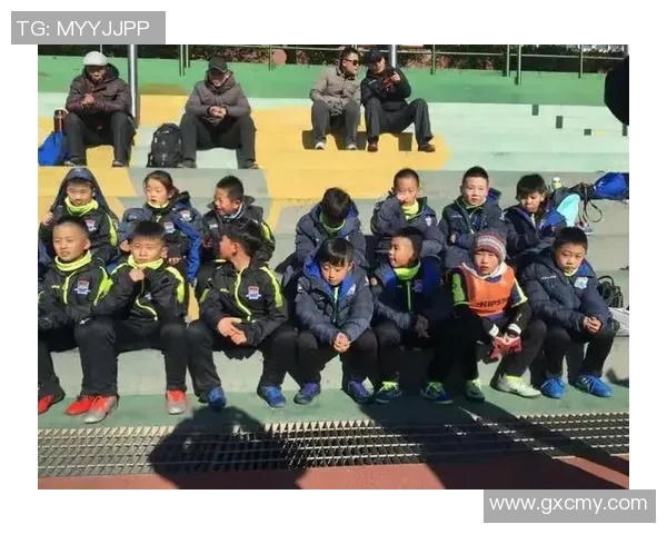以我为中心的足球之星:从青涩少年到世界顶尖球员的奋斗历程 以我为中心的足球之星:从青涩少年到世界顶尖球员的奋斗历程