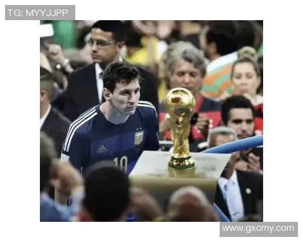 复古足球传奇胡子球星的风采与魅力：回顾经典瞬间与影响